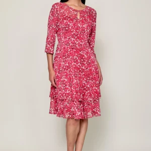 Vestido corto color rojo manga 3/4 y olán en falda