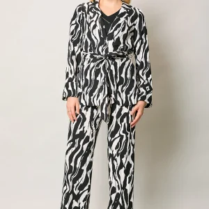 Conjunto tres piezas casual estampado color negro