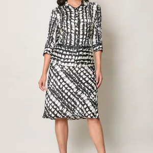 Conjunto negro elegante estampado con falda y cinturón