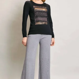 Blusa invernal manga larga color negro con estampado