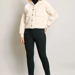 Chamarra corta casual color hueso con botones