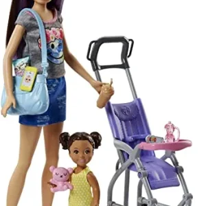 R30673 Barbie – Muñeca Skipper hermana de Barbie, niñera de paseo + Vamos de Viaje, muñeco Ken con accesorios
